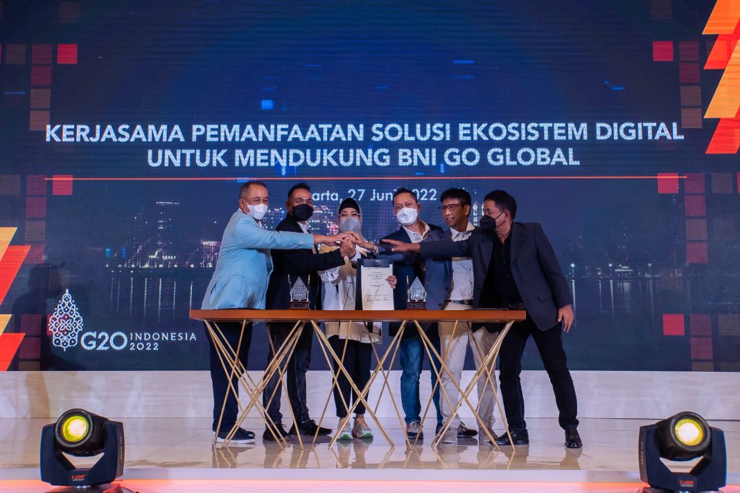 Telkomsel menjalin kolaborasi dengan PT Bank Negara Indonesia (Persero) Tbk (BNI) dan PT M Cash Integrasi Tbk (MCAS Group) melalui inisiatif untuk kerja sama pemanfaatan solusi ekosistem digital dalam mendukung BNI Go Global.