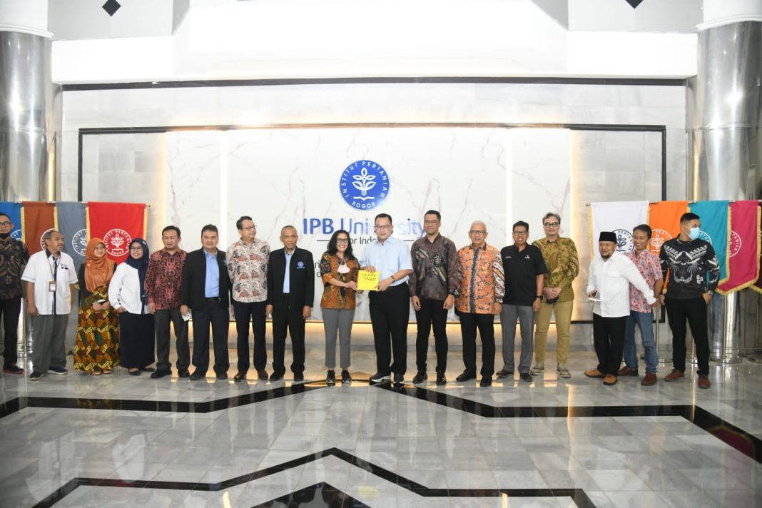 IPB University menandatangani nota kesepahaman kerjasama (MoU) dengan PT Indonesia Blockchain Persada (Blocktogo) tentang pelaksanaan Tridharma Perguruan Tinggi dan Penerapan Inovasi blockchain.
