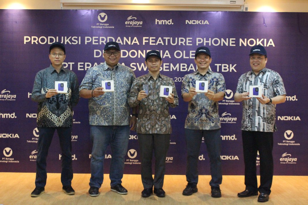 Erajaya Group mengumumkan produksi perdana ponsel feature phone hasil kerjasama dengan Nokia. Ponsel tersebut diproduksi di fasilitas manufaktur yang terletak di Kawasan Industri Candi, Semarang, Jawa Tengah, milik PT Bangga Teknologi Indonesia.
