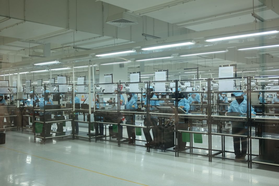 OPPO Manufacturing Indonesia merupakan pabrik baru OPPO yang berdiri di Kecamatan Periuk, Kota Tangerang, Provinsi Banten.