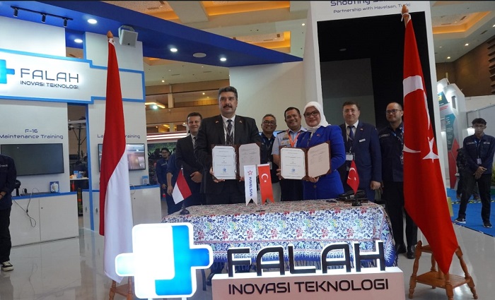 PT. Falah Inovasi Teknologi (Falah) CEO : Noviayana (kanan) dan Havelsan General Manager: Mehmet Akif Nacar (kiri). Foto: Falah