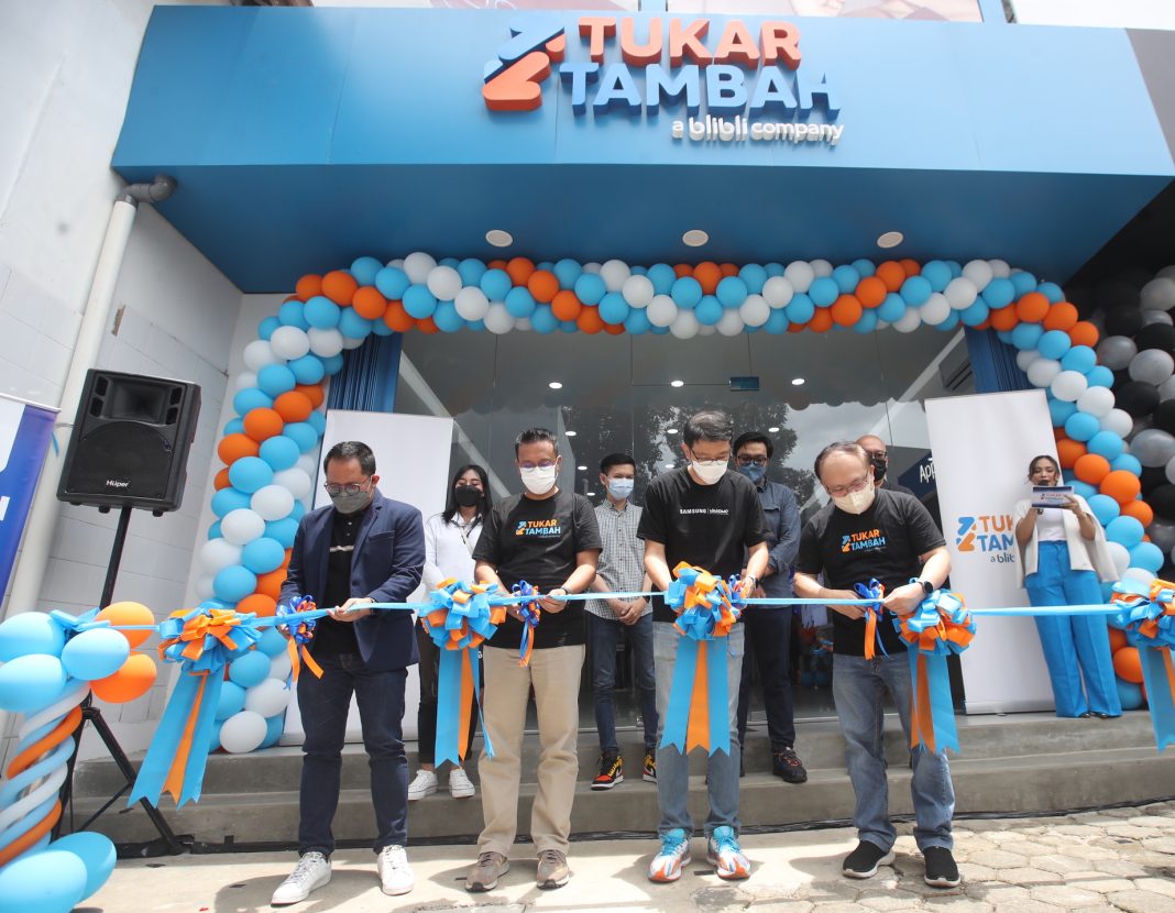 Peresmian Toko Tukar Tambah pertama yang berlokasi di Dago, Bandung, Jawa Barat dengan menghadirkan pilihan gadget multibrand