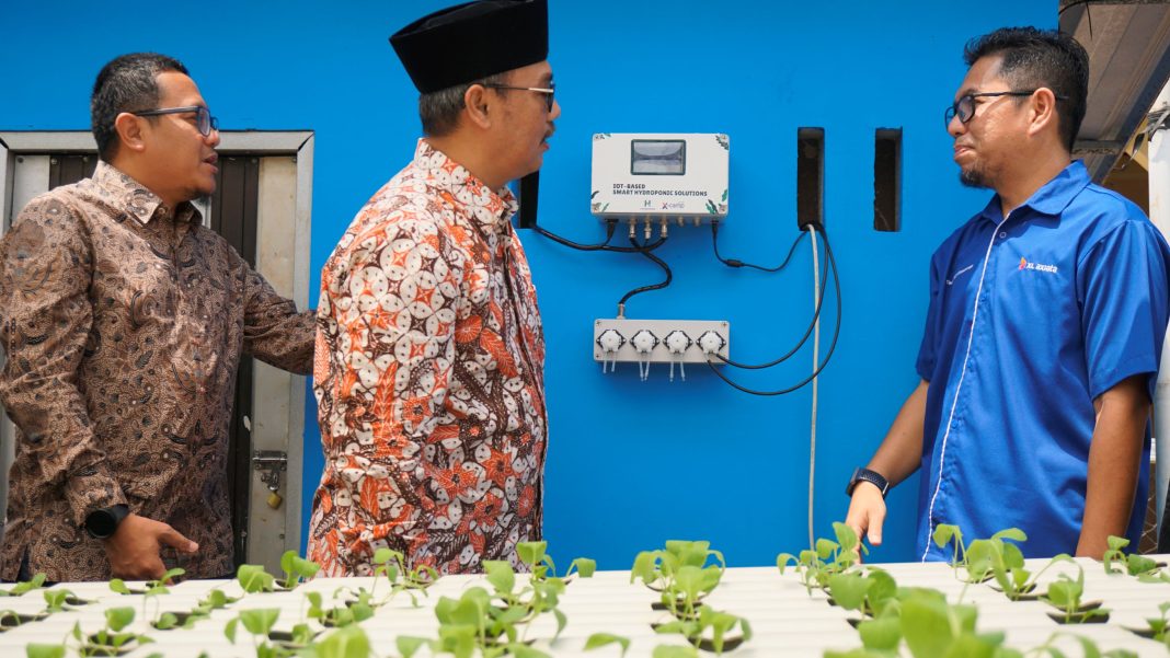 XL Axiata terus memperluas implementasi solusi IoT di kalangan pondok pesantren. Solusi IoT paling baru untuk mendukung budidaya Maggot dan hidroponik di Ponpes Hidayattullah, Depok, Jawa Barat.