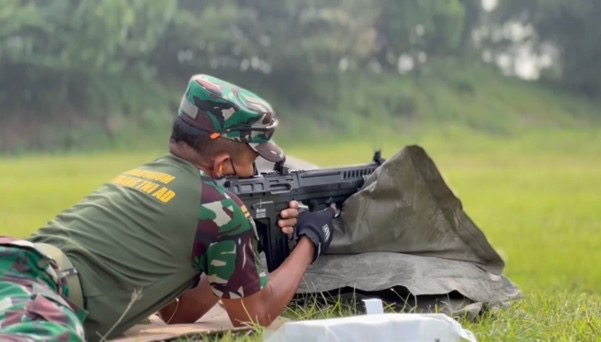 Badan Penelitian dan Pengembangan Kementerian Pertahanan RI (Balitbang Kemhan) baru-baru ini melakukan Uji Fungsi Prototipe Senapan serbu IFAR 22 Kaliber 5,56 mm, bertempat di Laboratorium Litbang Angkatan Darat, Batu Jajar, Bandung.