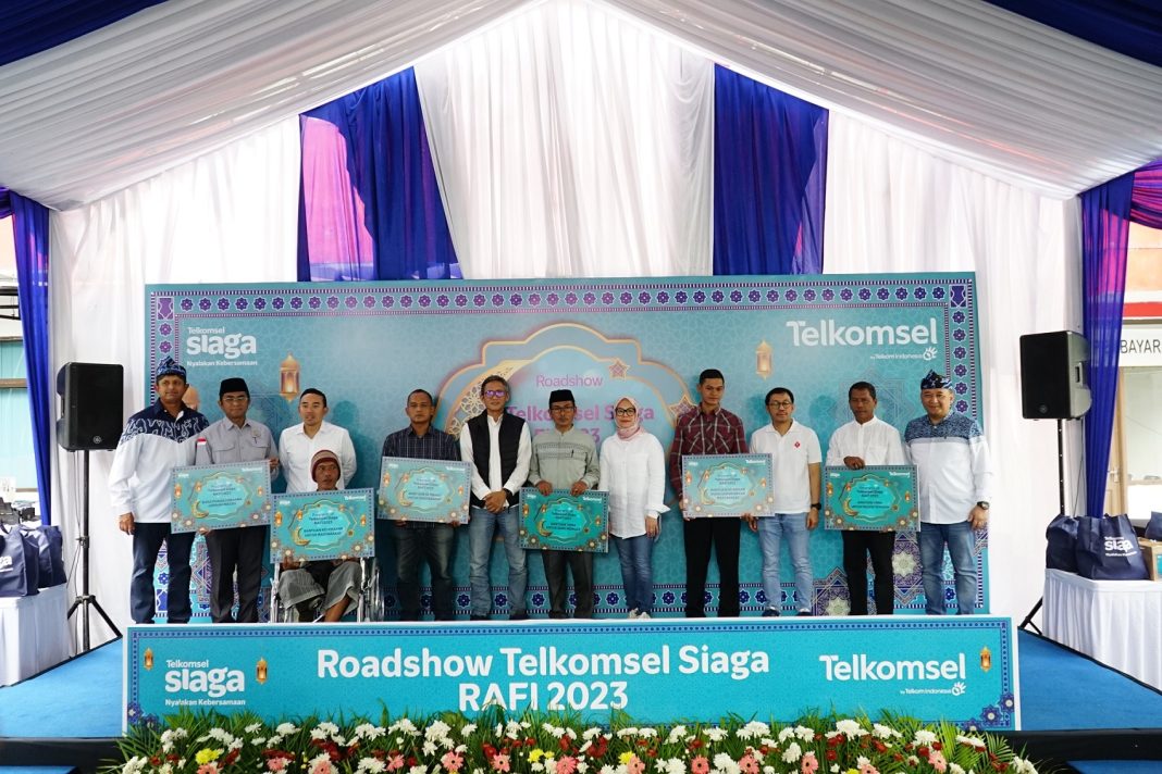 Telkomsel menggelar rangkaian program Corporate Social Responsibility (CSR) pada momen Ramadan dan Idulfitri 1444 H (RAFI 2023) dengan berbagi bantuan kepada penerima manfaat yang terdiri dari 280 penyandang disabilitas, 280 guru mengaji, 1.800 masyarakat duafa, 28 masjid, serta 280 yayasan di Indonesia.