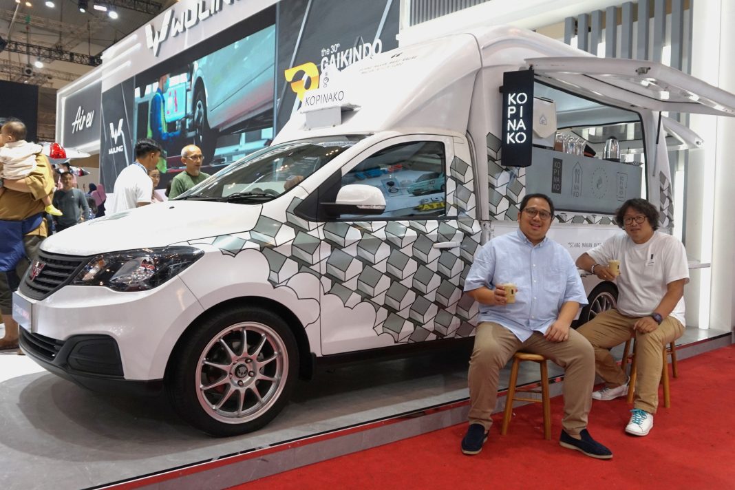Mobile cafe hasil kolaborasi Wuling Motors bersama Kopi Nako kembali hadir dalam perhelatan GIIAS 2023.