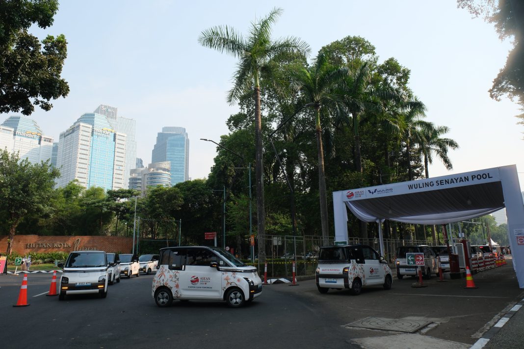 Mendukung KTT ASEAN ke 43 di Jakarta, Wuling menyiapkan sentra pelayanan dan perawatan untuk seluruh unit Air ev di Jakarta yang berlokasi di kawasan Gelora Bung Karno, Senayan
