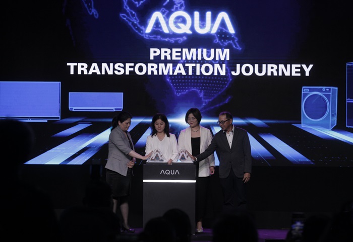 Kenji Sadayuki (pertama dari kanan), President Director AQUA Electronic Indonesia, melakukan peluncuran produk-produk high end dan premium AQUA Elektronik. Foto: AQUA Elektronik